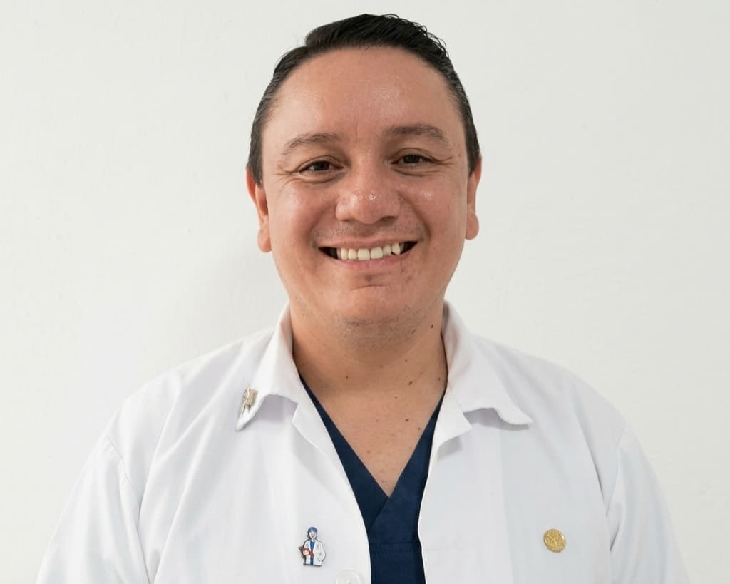 Un doctor que conoce a tu familia por su nombre.